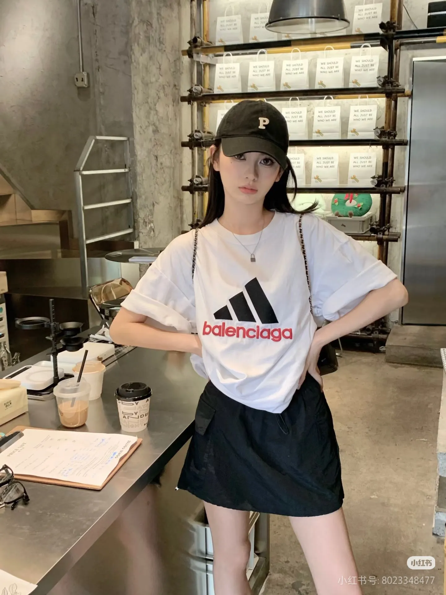 New batch number: G 805 Balenciaga × Adidas Balenciaga co-branded Adidas model Round neck short-sleeved T-shirt with Classic letter embroidery on the chest [Little Red Book Hot Sale｜Celebrity Same Style｜Co-branded triangle logo letter embroidery] 1️⃣ Made of 26 counts of 270g pure cotton double yarn fabric, soft and skin-friendly, breathable and not stuffy, Oversize loose version, covering the flesh and making you look slimmer! 2️⃣ Co-branded iconic elements, simple street yet high-end, White single color, highly recognizable, different from ordinary versions on the market 3️⃣ Seiko Quality 3 cm 12-pin foreign trade grade wiring, 1:1 customized accessories, complete three labels, complete collar label, washing label, and hangtag Color: White Men's and women's Same Style Size: S / M / L / XL ⚠️ Size recommendation: The version is a little too big. If you like the slimming effect, it is recommended to take a smaller size. The error of manual measurement is about 3cm.